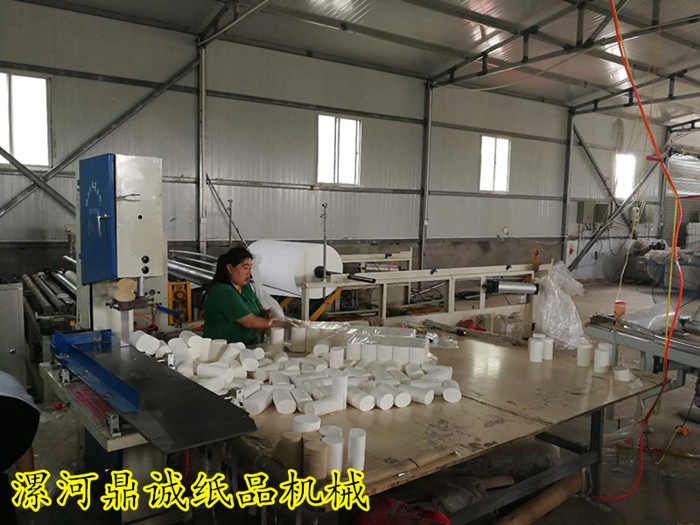 衛(wèi)生紙加工現(xiàn)場 衛(wèi)生紙加工現(xiàn)場