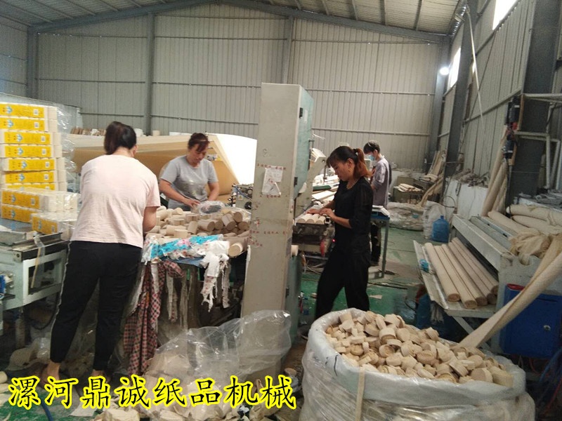 衛(wèi)生紙加工現(xiàn)場 衛(wèi)生紙加工現(xiàn)場
