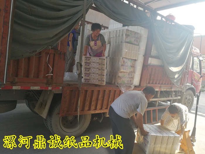 衛(wèi)生紙加工廠發(fā)貨現(xiàn)場 衛(wèi)生紙加工廠發(fā)貨現(xiàn)場