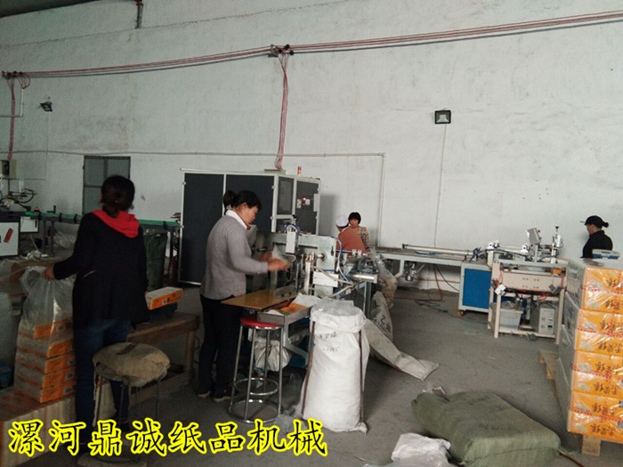 衛(wèi)生紙加工現(xiàn)場 衛(wèi)生紙加工現(xiàn)場