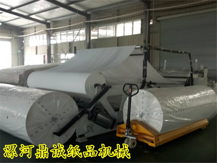 衛(wèi)生紙加工現(xiàn)場 衛(wèi)生紙加工現(xiàn)場