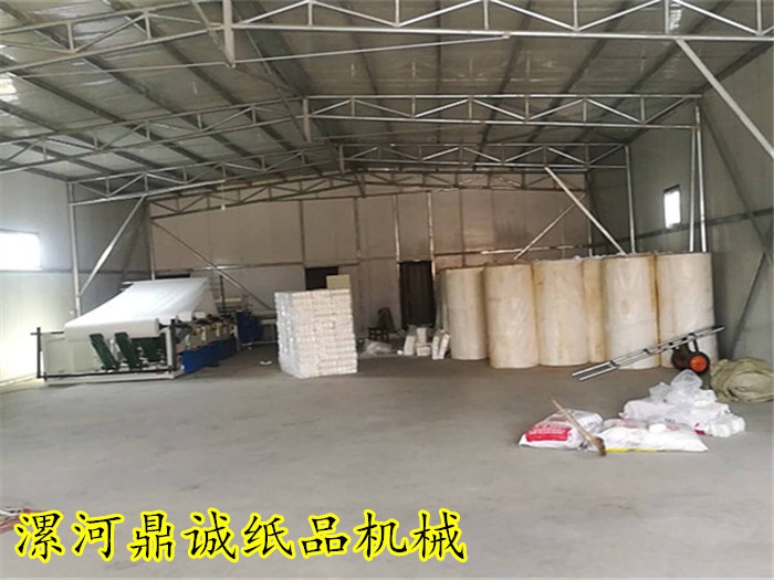 衛(wèi)生紙加工現(xiàn)場(chǎng) 衛(wèi)生紙加工現(xiàn)場(chǎng)