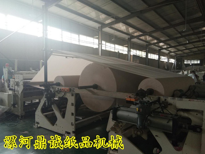 衛(wèi)生紙加工現(xiàn)場 衛(wèi)生紙加工現(xiàn)場