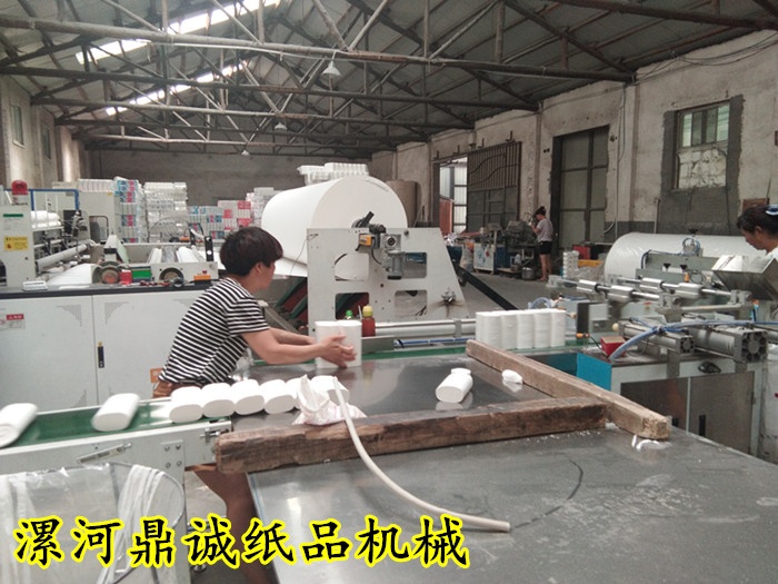 衛(wèi)生紙加工現(xiàn)場 衛(wèi)生紙加工現(xiàn)場