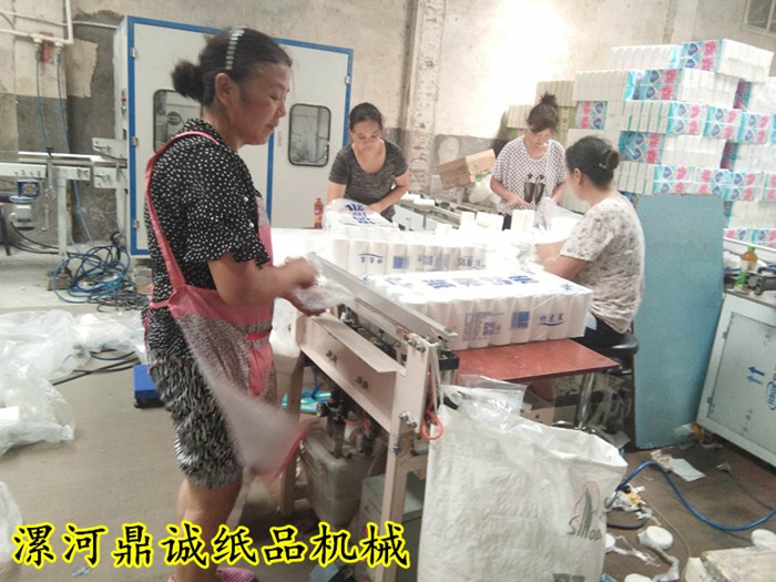 衛(wèi)生紙加工現(xiàn)場 衛(wèi)生紙加工現(xiàn)場