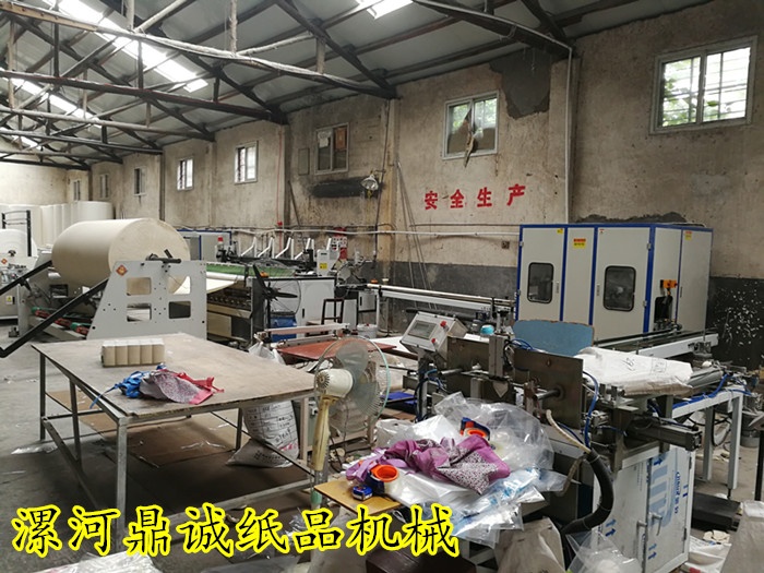 衛(wèi)生紙加工現(xiàn)場 衛(wèi)生紙加工現(xiàn)場