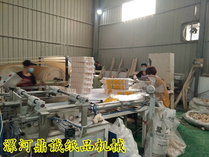 卷紙加工現(xiàn)場 卷紙加工現(xiàn)場