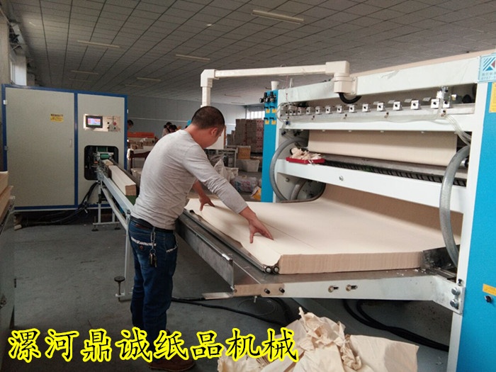 抽紙加工現(xiàn)場 抽紙加工現(xiàn)場