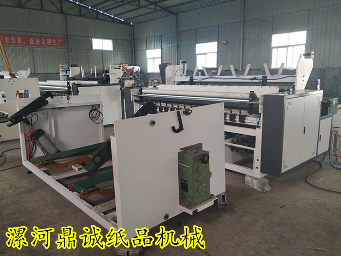 1880型全自動壓花復卷機 1880型全自動壓花復卷機
