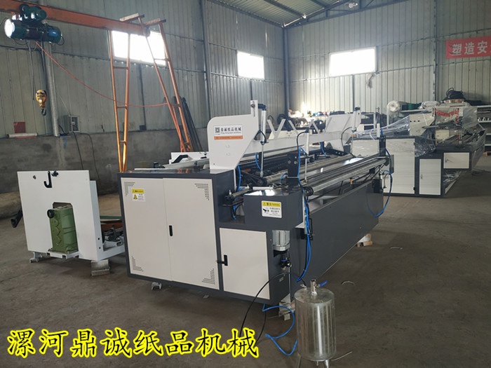 1880型全自動壓花復卷機 1880型全自動壓花復卷機
